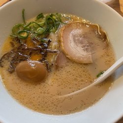 一風堂 池田店 - Shiromaru with seasoned egg.