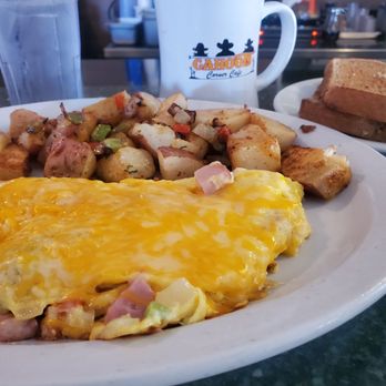 Cahoots Corner Cafe - Denver Omelet - Breakfast & Brunch Near Me - Oakdale, California