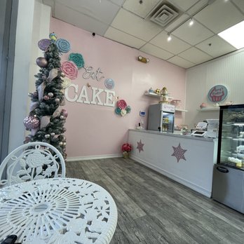 Lucy's Cake - Seating area - Desserts Near Me - Worcester, Massachusetts