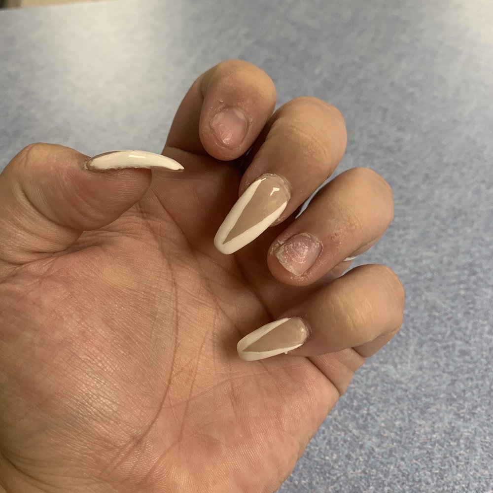 Lee Nails - Nail Salons Near Me - Clinton, South Carolina