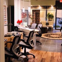 LK Nails & Spa
