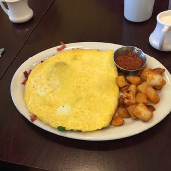 Eggs 'n Things - Special omelet (bacon,mushroom,gr onion,pepper jack cheese) - Breakfast & Brunch Near Me - Honolulu, Hawaii