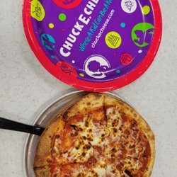 Chuck E. Cheese - Personal $12 pie