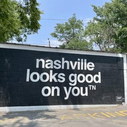 Nashville Looks Good On You mural