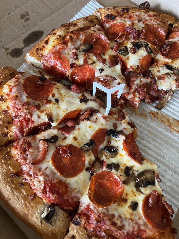 PIZZA HUT Updated September 2024 2715 Washington Mem Hwy