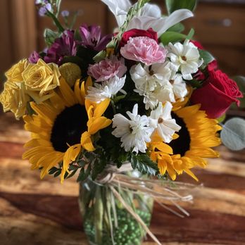 Cerritos Hills Florist - A very nice arrangement for our dining table. - Florists Near Me - Cerritos, California Cerritos Hills Florist - A very nice arrangement for our dining table. - Florists Near Me - Cerritos, California