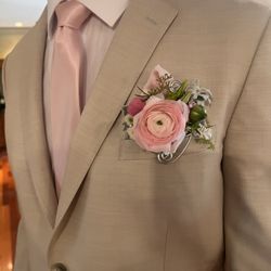 Simply Perfect Flowers - Pocket boutonnieres for your graduate or groom.