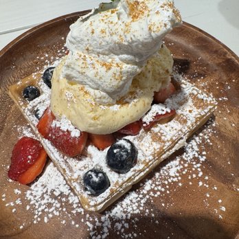 Waffle and Berry - Waffles Near Me - Honolulu, Hawaii