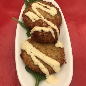 Maxine's On Shine - Fried green tomato and crab cake combo - New American Near Me - Orlando, Florida Maxine's On Shine - Fried green tomato and crab cake combo - New American Near Me - Orlando, Florida