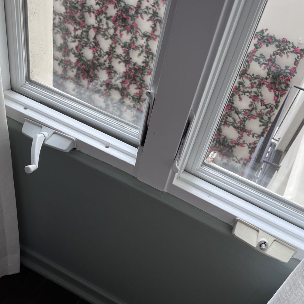 Kimpton Canary Hotel - Window that wouldn't close on one side. Handle is missing on other side - Hotels Near Me - Santa Barbara, California
