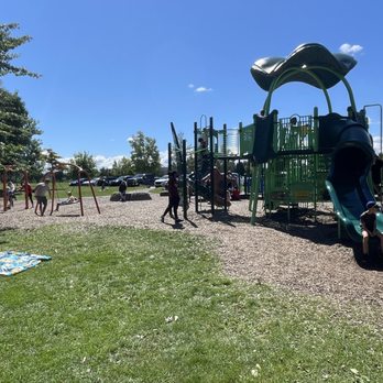 Confederation Park - Kids playground - Parks Near Me - Hamilton, Ontario Confederation Park - Kids playground - Parks Near Me - Hamilton, Ontario