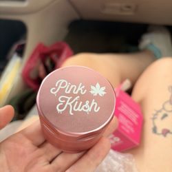 Red Star Vapor & Smoke - Pink kush grinder