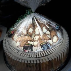 Kathy's Bagel Cafe And Deli - Cannoli / Cookie platter