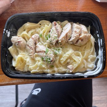 Basilico - Fettuccine Alfredo with chicken - Delis Near Me - Fredericksburg, Virginia