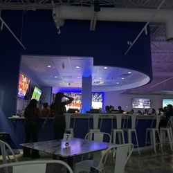 Swigzz Restaurant And Lounge - Bar area