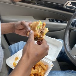 7 Starr Wings - Great service and food was ready within 15 minutes :)