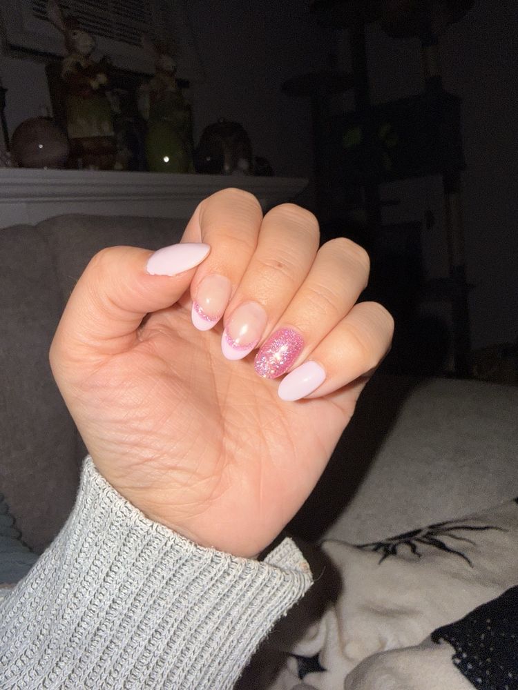 Lynns Nails Logo