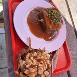 Cantine La Grande Gueule - Hot chicken sandwich with gravy, side of poutine