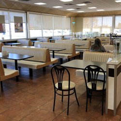 Braum's Ice Cream & Dairy Stores - Dining Area