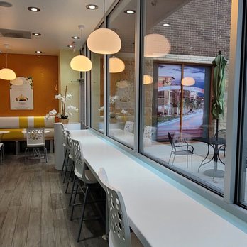Pinkberry - a long table with white chairs and a large window - Ice Cream & Frozen Yogurt Near Me - Plano, Texas Pinkberry - a long table with white chairs and a large window - Ice Cream & Frozen Yogurt Near Me - Plano, Texas