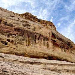Hickman Bridge - More interesting rock formations - these depressions in the canyon walls are formed by weather ("cavernous weathering")