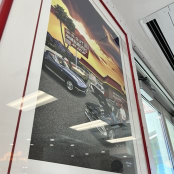 In-N-Out Burger - Decor - Burgers Near Me - Castle Rock, Colorado