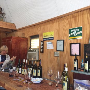 Deerhorn Valley Vineyards - Olive oil and balsamic vinegar samples with bread to dip - Olive Oil Near Me - Jamul, California Deerhorn Valley Vineyards - Olive oil and balsamic vinegar samples with bread to dip - Olive Oil Near Me - Jamul, California