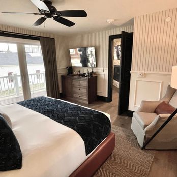 The Belfry House - Standard Suite - Hotels Near Me - Delavan, Wisconsin The Belfry House - Standard Suite - Hotels Near Me - Delavan, Wisconsin