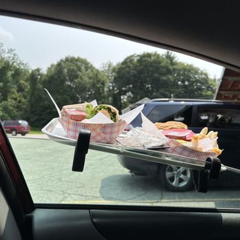 Cameron's Lobster House - This is how the drive up service looks - Seafood Near Me - Brunswick, Maine