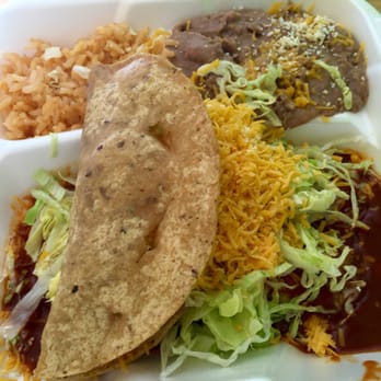 Roberto's Taco Shop - Beef taco & cheese enchilada - Mexican Near Me - Reno, Nevada