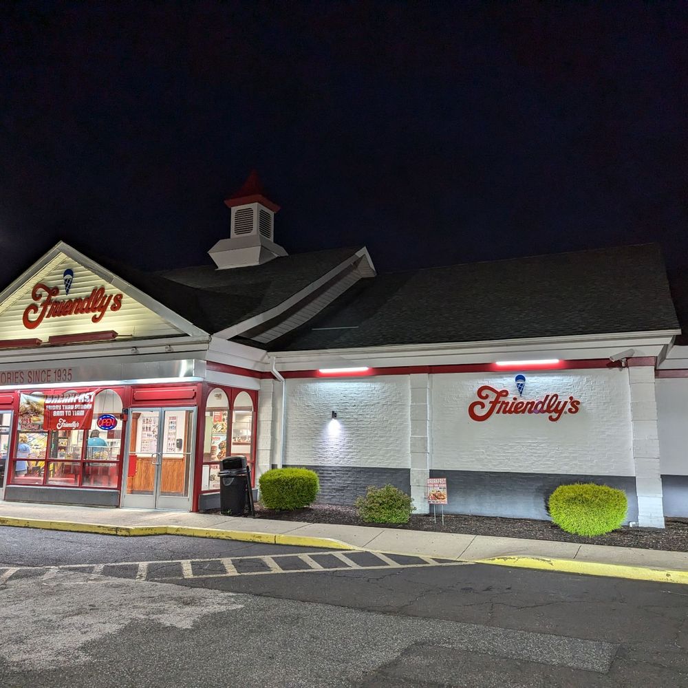 Friendly's - The restaurant in the evening - Ice Cream & Frozen Yogurt Near Me - Deptford, New Jersey Friendly's - The restaurant in the evening - Ice Cream & Frozen Yogurt Near Me - Deptford, New Jersey