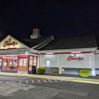 Friendly's - The restaurant in the evening - Ice Cream & Frozen Yogurt Near Me - Deptford, New Jersey