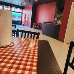 Missy Ds Pizza - Nice Clean Area to eat!