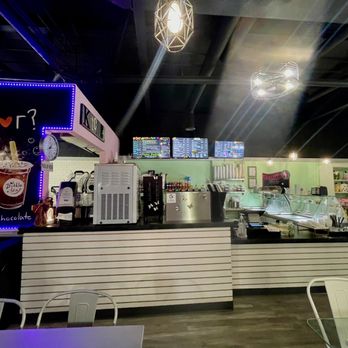 Ice Shantea - the interior of a coffee shop - Ice Cream & Frozen Yogurt Near Me - Milton, Wisconsin
