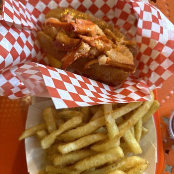 Fat Cheeks Hawaii - Lobster roll + fries - Sandwiches Near Me - Honolulu, Hawaii Fat Cheeks Hawaii - Lobster roll + fries - Sandwiches Near Me - Honolulu, Hawaii