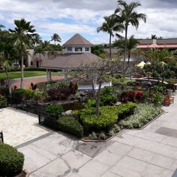 Queen's Marketplace plaza - About as beautiful as it gets for Shopping and Eating