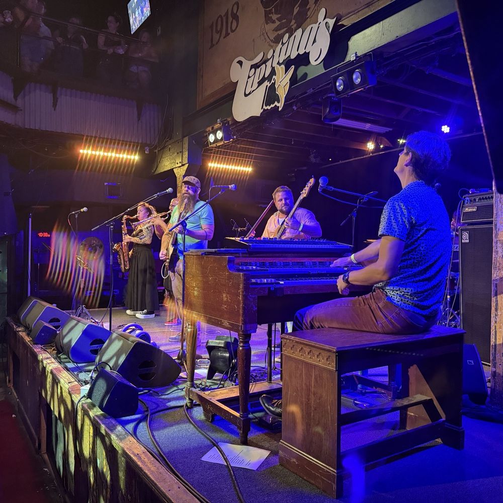 Zydeco: 3 Essential Albums From the Most Unique Early 20th Century American  Music Genre - American Songwriter, image size:1000x1000