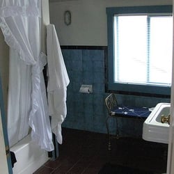 Blue Heron Bed & Breakfast - Pelican Room - private bathroom