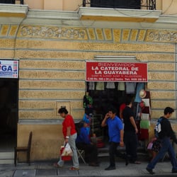 La Catedral de la Guayabera - La concurrida Catedral de la Guayabera