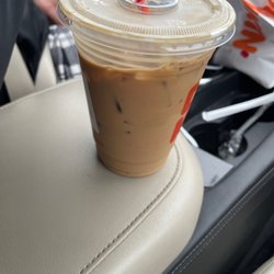 Dunkin' - Iced Macchiato 2 caramel swirl