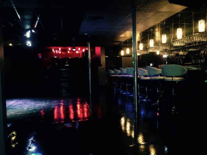 BAR L’EXPLOSION Updated October 2024 1450 Rue des Cascades, Saint