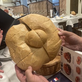 Ribeira do Miño - Complimentary Galician bread - Seafood Near Me - Madrid, M
