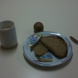 Rehabilitationszentrum, Weißer Hof d. allg - Erst mal frühstücken: Cappuccino, Käsebrot