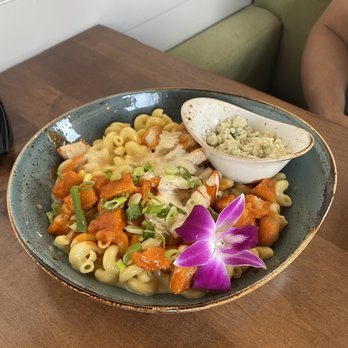 Fairview Farmers - Buffalo chicken Mac and cheese - Breakfast & Brunch Near Me - Fairview, Texas