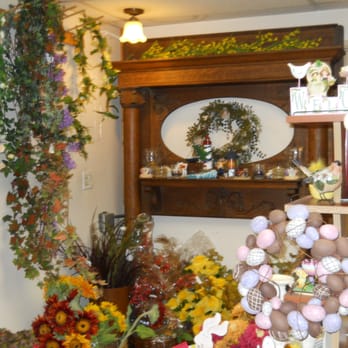 Twigs & Things - We have some antiques and we also custom make wreaths and arrangements. - Home Decor Near Me - La Cañada, California