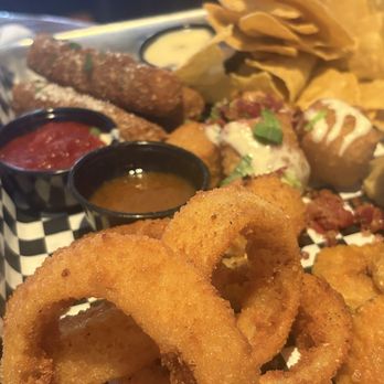 Hickory Tavern - Appetizer Sampker - American Near Me - Cary, North Carolina