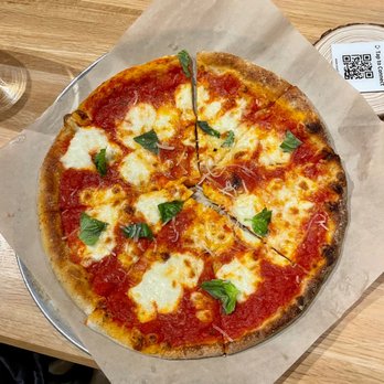 True Food Kitchen - Margarita pizza - New American Near Me - Reston, Virginia