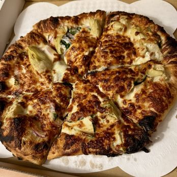County Line Fire Pizza - Chicken Alfredo, very disappointing. Lacking toppings, flavor and crust texture not great. - Pizza Near Me - Shelton, Washington