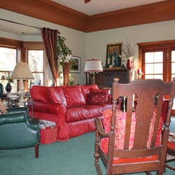 Judy Creek Vacation Rental Classic Farmhouse living room