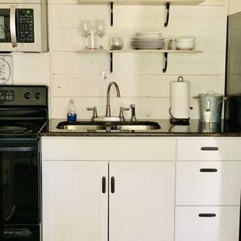 Gathering Oaks Retreat - 2 bedroom cottage kitchen - Vacation Rentals Near Me - Crawford, Texas Gathering Oaks Retreat - 2 bedroom cottage kitchen - Vacation Rentals Near Me - Crawford, Texas